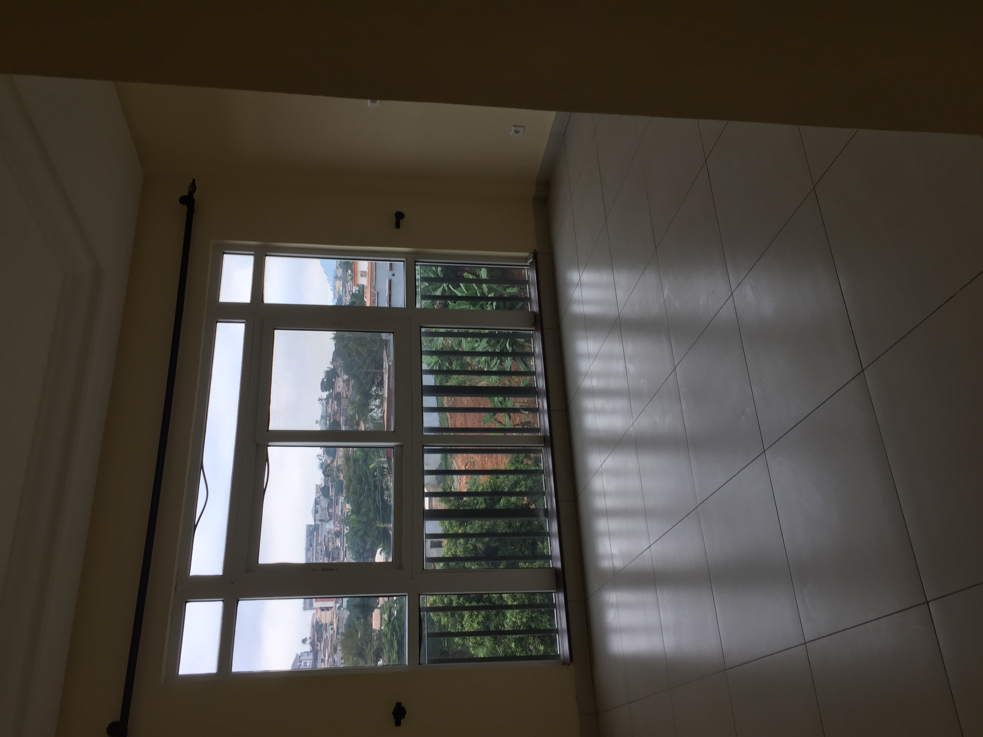 Apartment to rent - Yaoundé, Bastos, Bastos ( appartement duplex) - 1 living room(s), 3 bedroom(s), 3 bathroom(s) - 1 200 000 FCFA / month