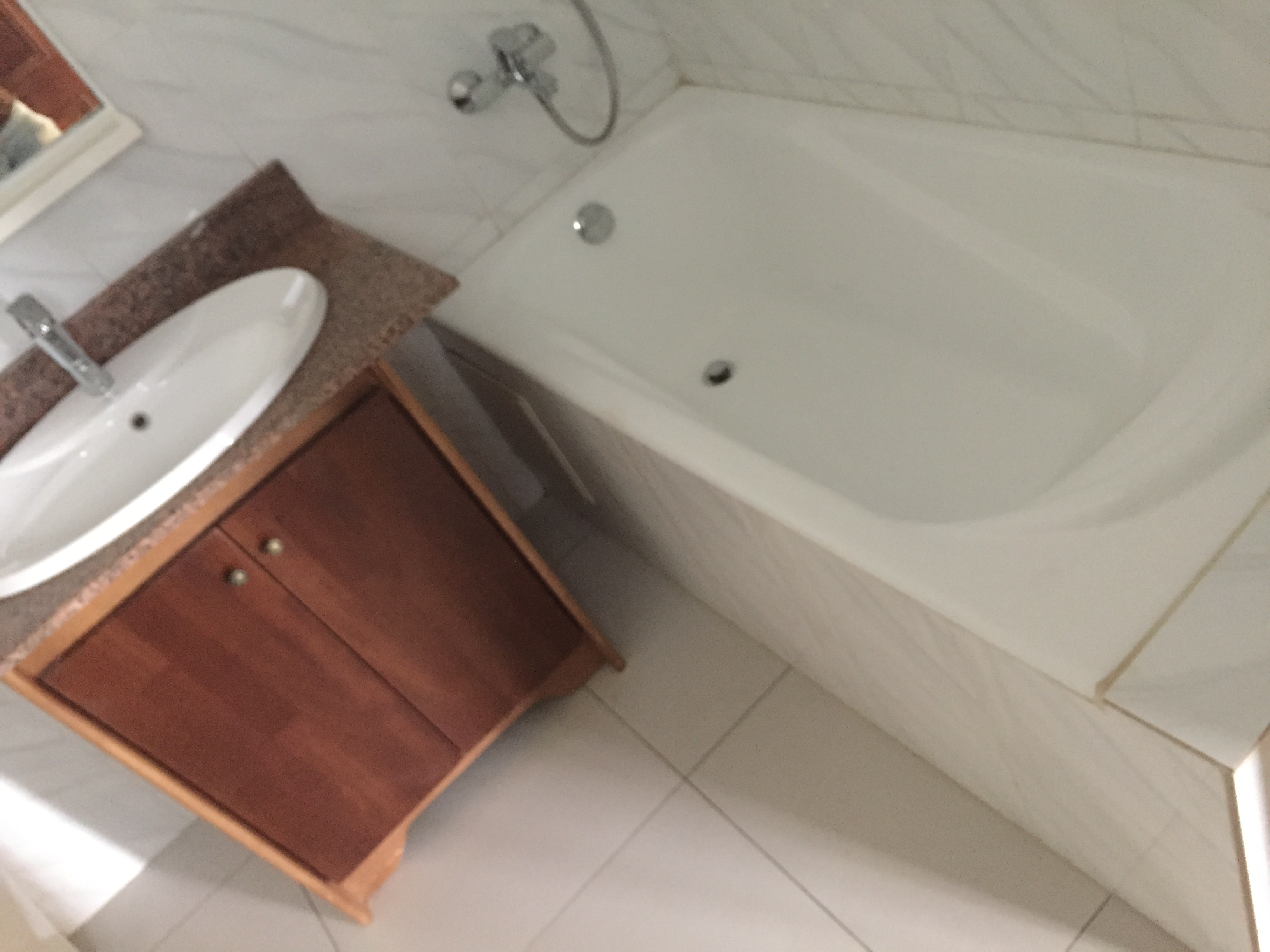 Apartment to rent - Yaoundé, Bastos, Bastos ( appartement duplex) - 1 living room(s), 3 bedroom(s), 3 bathroom(s) - 1 200 000 FCFA / month