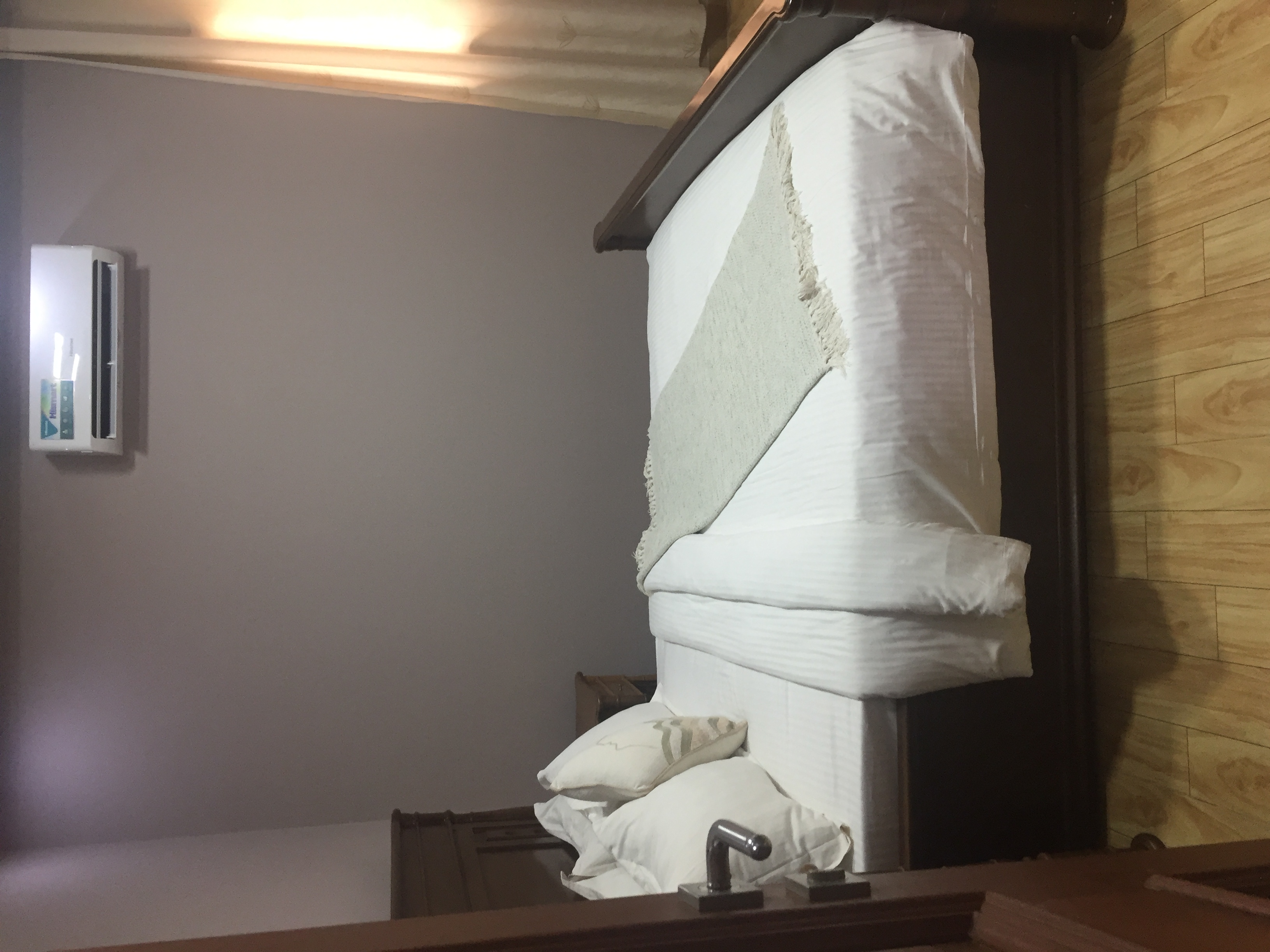 Apartment to rent - Yaoundé, Bastos, Bastos - 1 living room(s), 2 bedroom(s), 3 bathroom(s) - 2 000 000 FCFA / month