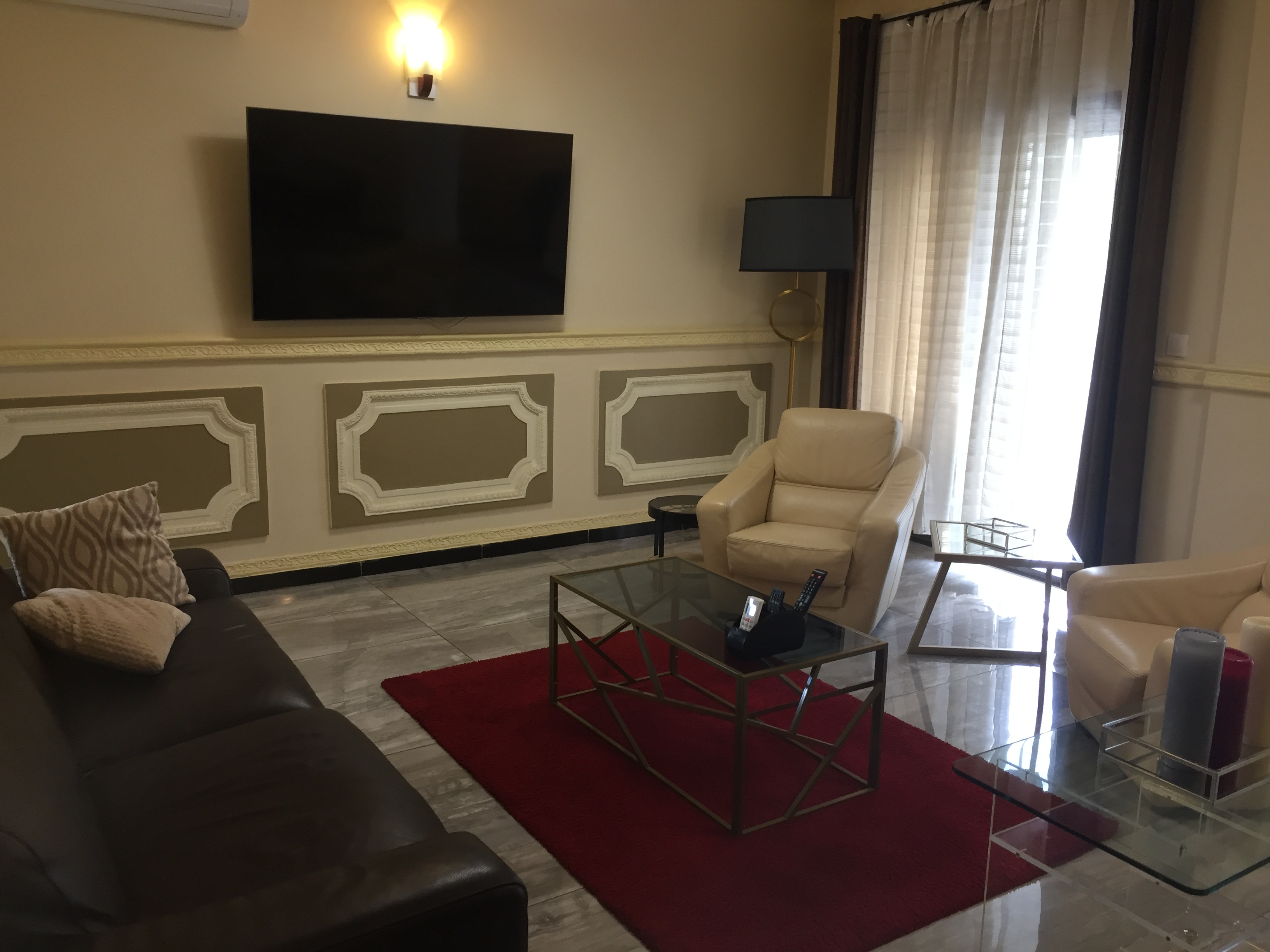 Apartment to rent - Yaoundé, Bastos, Bastos - 1 living room(s), 3 bedroom(s), 3 bathroom(s) - 2 500 000 FCFA / month
