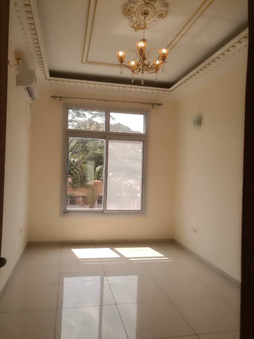 Apartment to rent - Yaoundé, Bastos, Bastos - 1 living room(s), 2 bedroom(s), 3 bathroom(s) - 600 000 FCFA / month