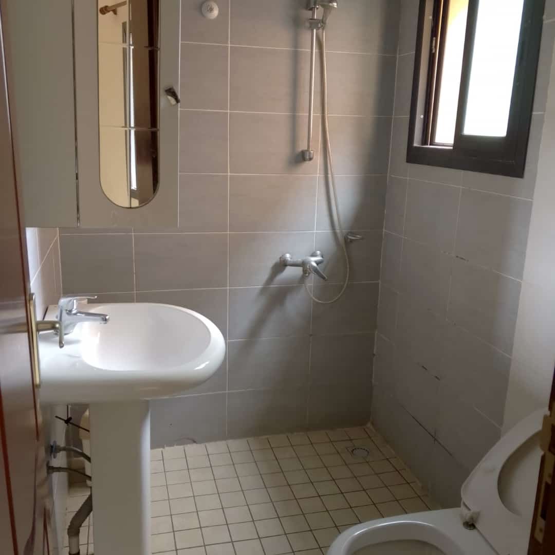 Apartment to rent - Yaoundé, Bastos, Bastos - 1 living room(s), 2 bedroom(s), 3 bathroom(s) - 500 000 FCFA / month