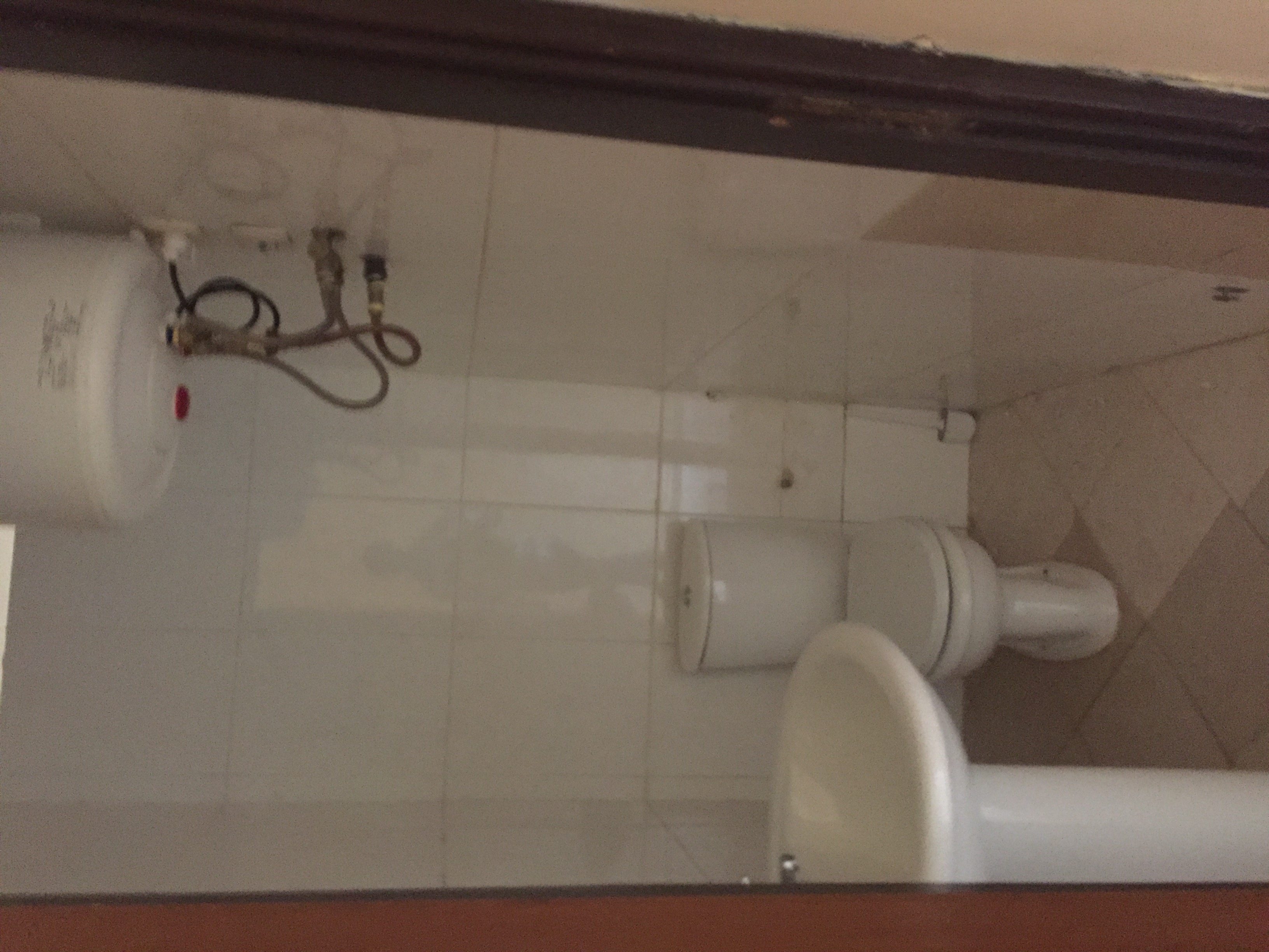 Apartment to rent - Yaoundé, Bastos, Golf - 1 living room(s), 3 bedroom(s), 3 bathroom(s) - 600 000 FCFA / month
