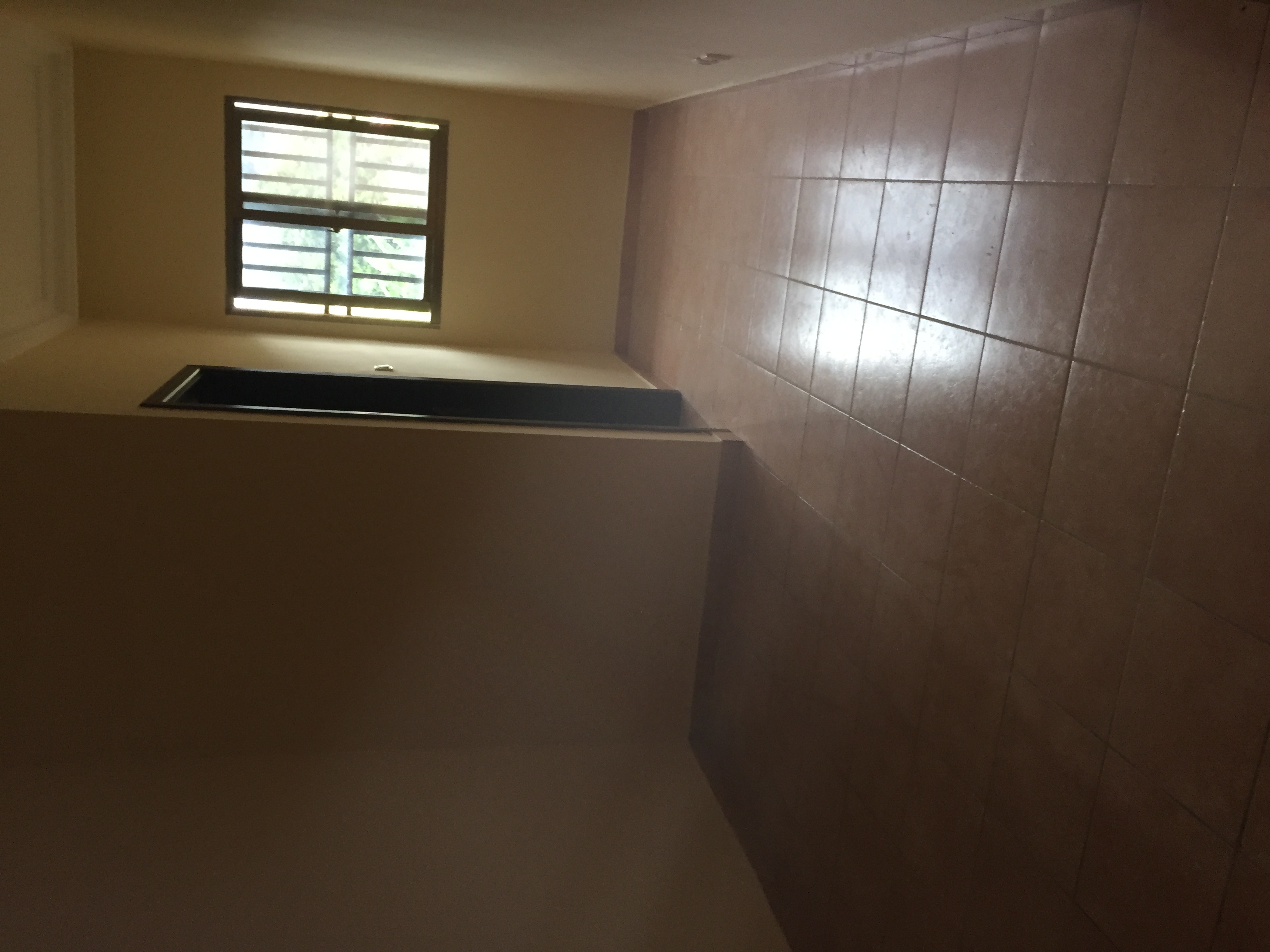 Apartment to rent - Yaoundé, Bastos, Golf - 1 living room(s), 3 bedroom(s), 3 bathroom(s) - 600 000 FCFA / month