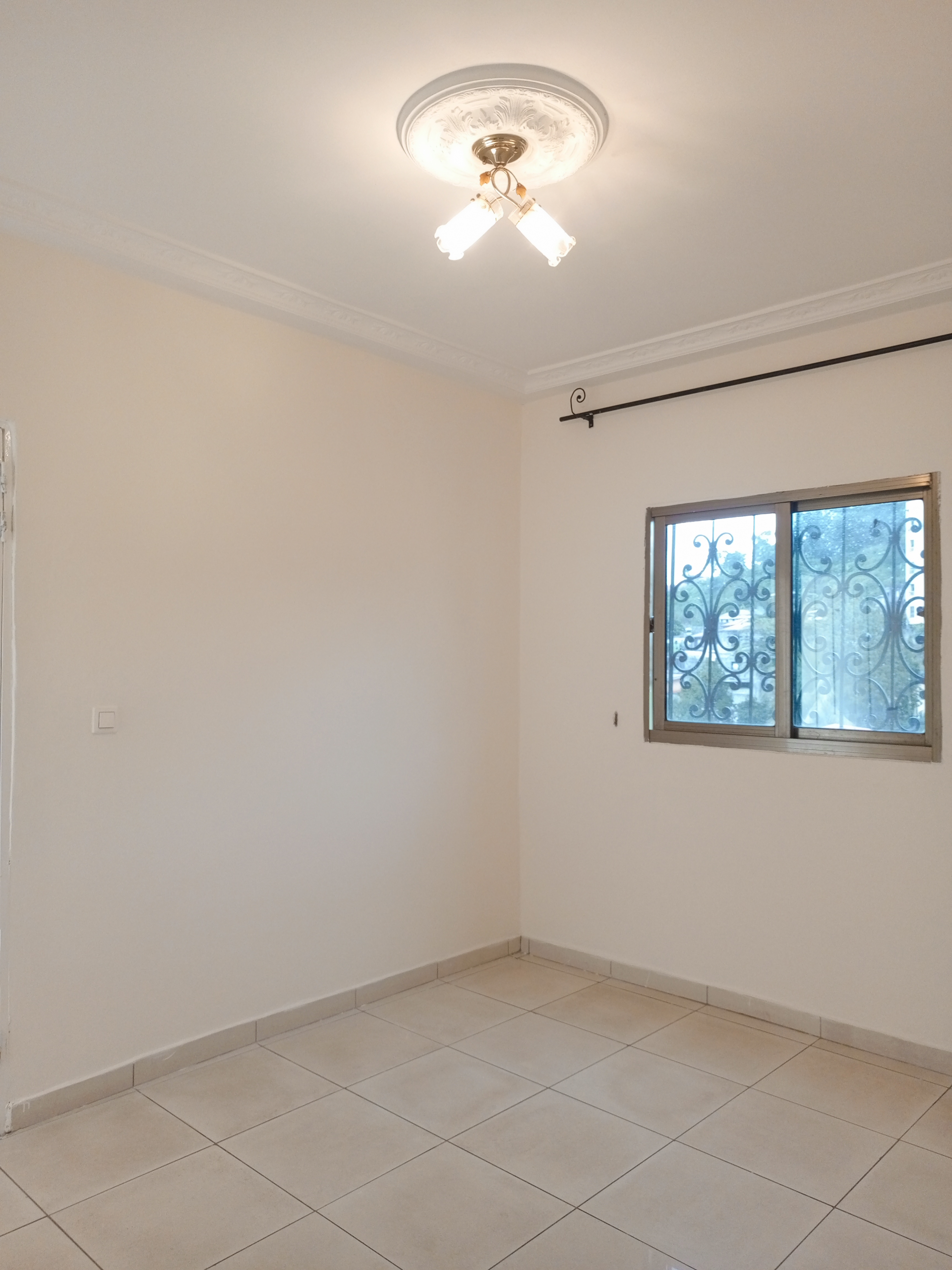 Apartment to rent - Yaoundé, Bastos, Bastos - 1 living room(s), 2 bedroom(s), 3 bathroom(s) - 400 000 FCFA / month