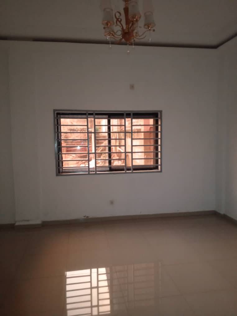 Office to rent at Yaoundé, Bastos, bastos -  m2 - 250 000 FCFA