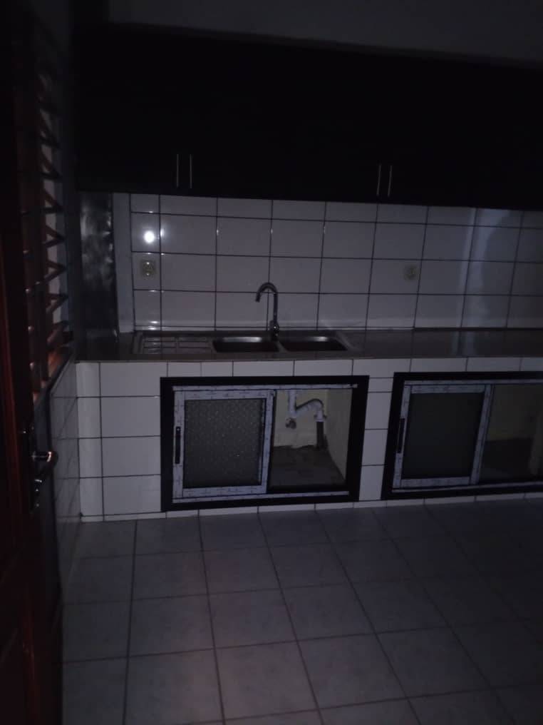 Office to rent at Yaoundé, Bastos, bastos -  m2 - 250 000 FCFA