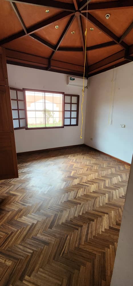House (Villa) for sale - Yaoundé, Bastos, Bastos ( villa avec 2 studios) - 1 living room(s), 4 bedroom(s), 4 bathroom(s) - 600 000 000 FCFA / month