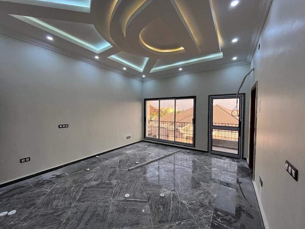 Apartment to rent - Yaoundé, Bastos, Bastos - 1 living room(s), 2 bedroom(s), 3 bathroom(s) - 1 200 000 FCFA / month