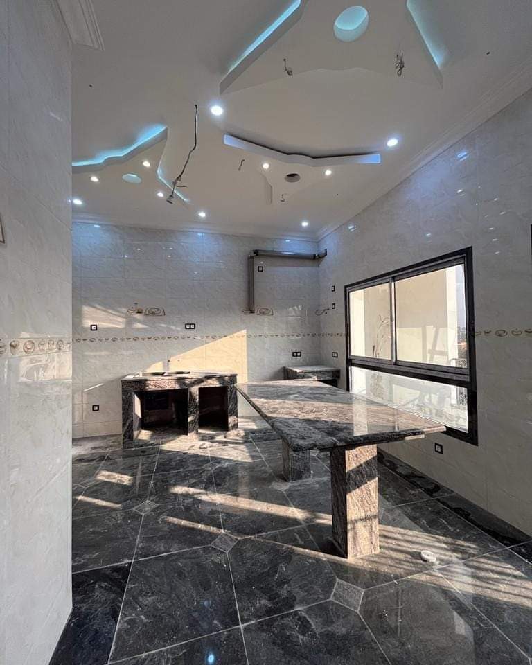 Apartment to rent - Yaoundé, Bastos, Bastos - 1 living room(s), 2 bedroom(s), 3 bathroom(s) - 1 200 000 FCFA / month