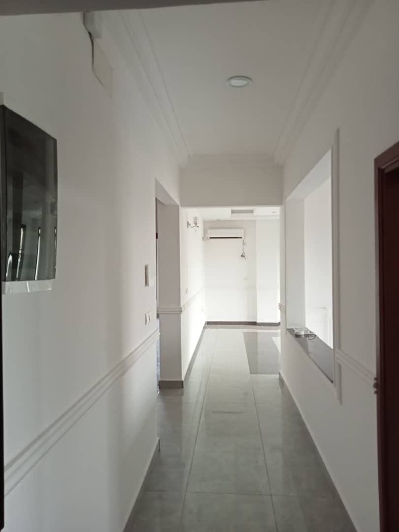Apartment to rent - Yaoundé, Bastos, Bastos - 1 living room(s), 2 bedroom(s), 3 bathroom(s) - 1 000 000 FCFA / month