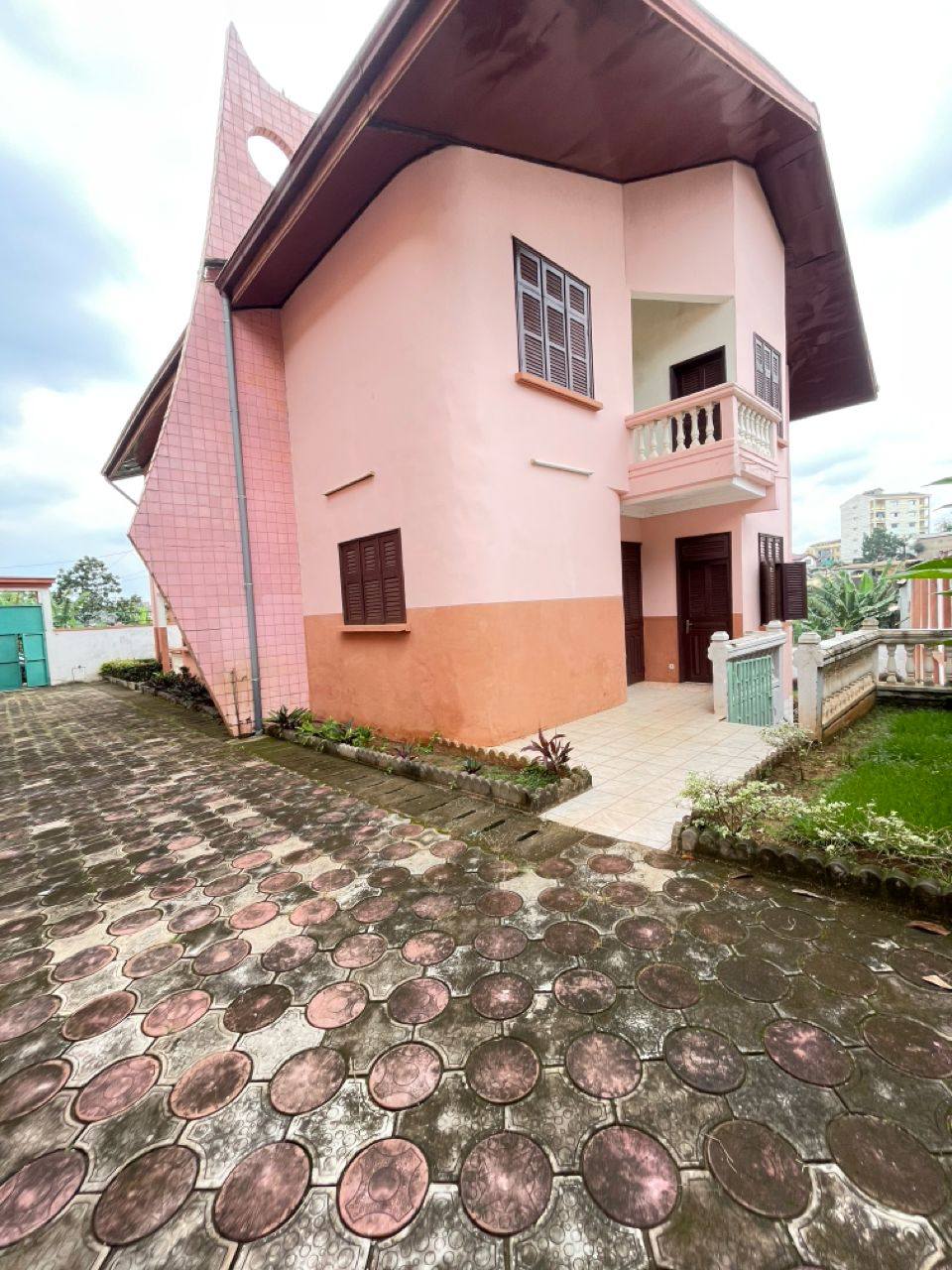 House (Triplex) for sale - Yaoundé, Ngousso, santa lucia - 5 living room(s), 6 bedroom(s), 6 bathroom(s) - 400 000 000 FCFA / month