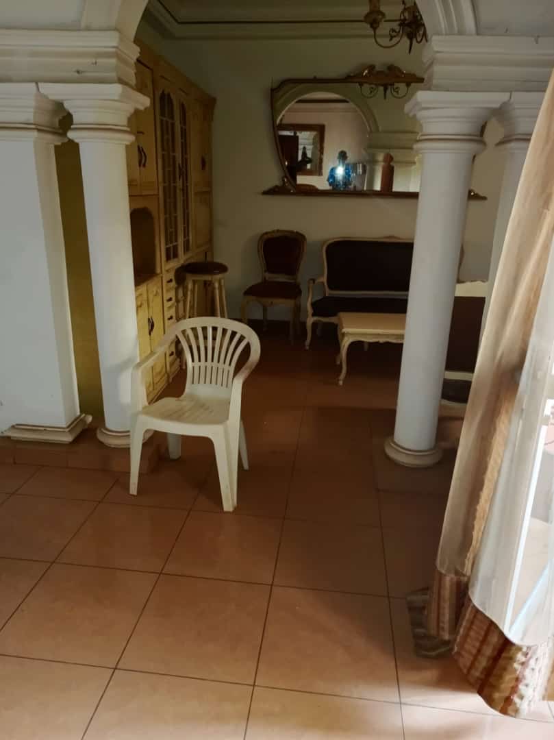 Maison (Duplex) à vendre - Yaoundé, Mfandena, Mandela - 2 salon(s), 5 chambre(s), 3 salle(s) de bains - 180 000 000 FCFA