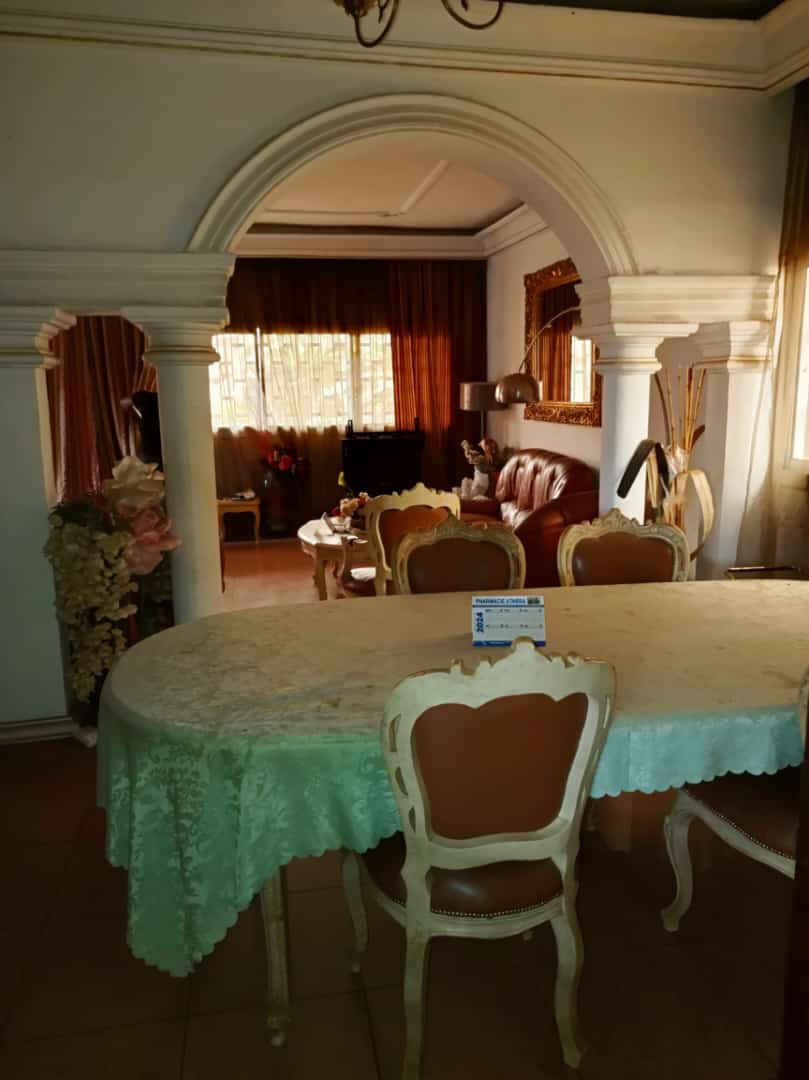 Maison (Duplex) à vendre - Yaoundé, Mfandena, Mandela - 2 salon(s), 5 chambre(s), 3 salle(s) de bains - 180 000 000 FCFA