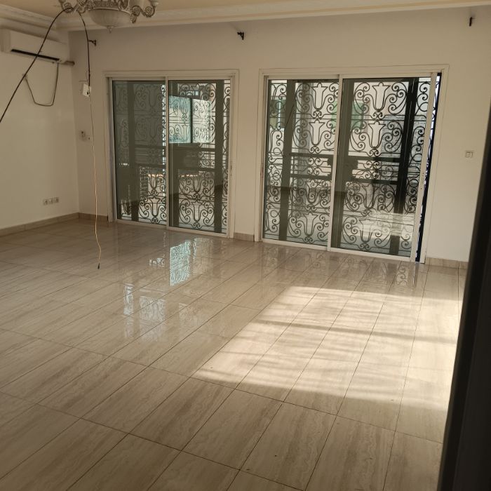 Apartment to rent - Yaoundé, Bastos, Bastos - 1 living room(s), 3 bedroom(s), 3 bathroom(s) - 700 000 FCFA / month