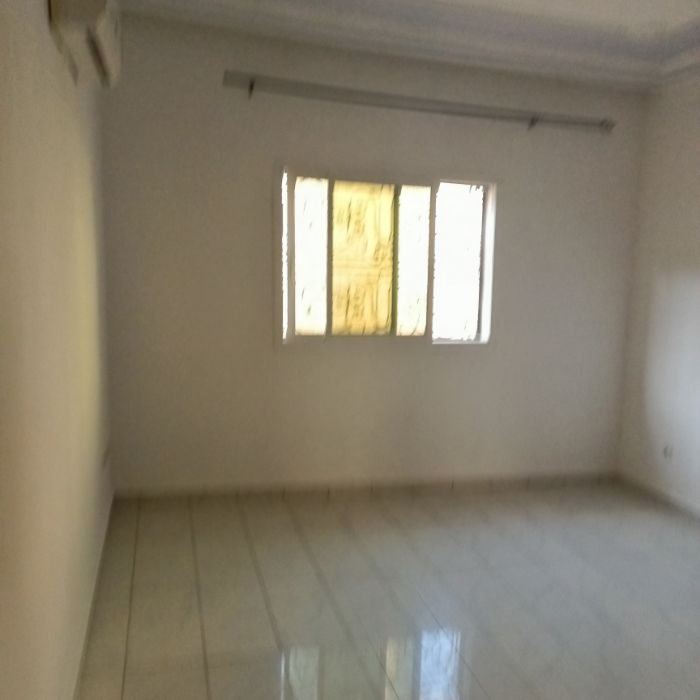 Apartment to rent - Yaoundé, Bastos, Bastos - 1 living room(s), 3 bedroom(s), 3 bathroom(s) - 700 000 FCFA / month