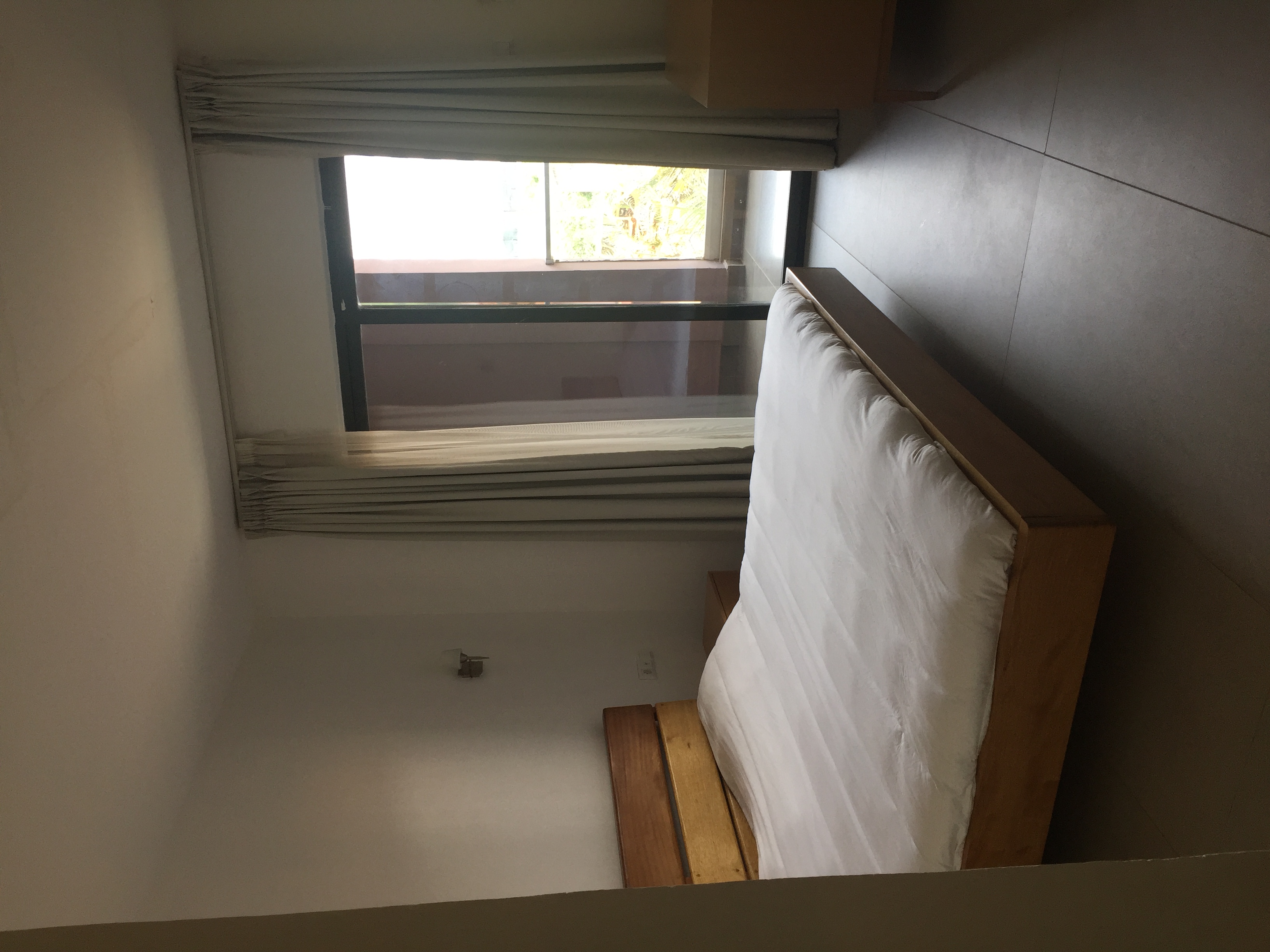 Appartement à louer - Yaoundé, Bastos, Bastos( appartement non meublé) - 1 salon(s), 3 chambre(s), 4 salle(s) de bains - 1 300 000 FCFA / mois