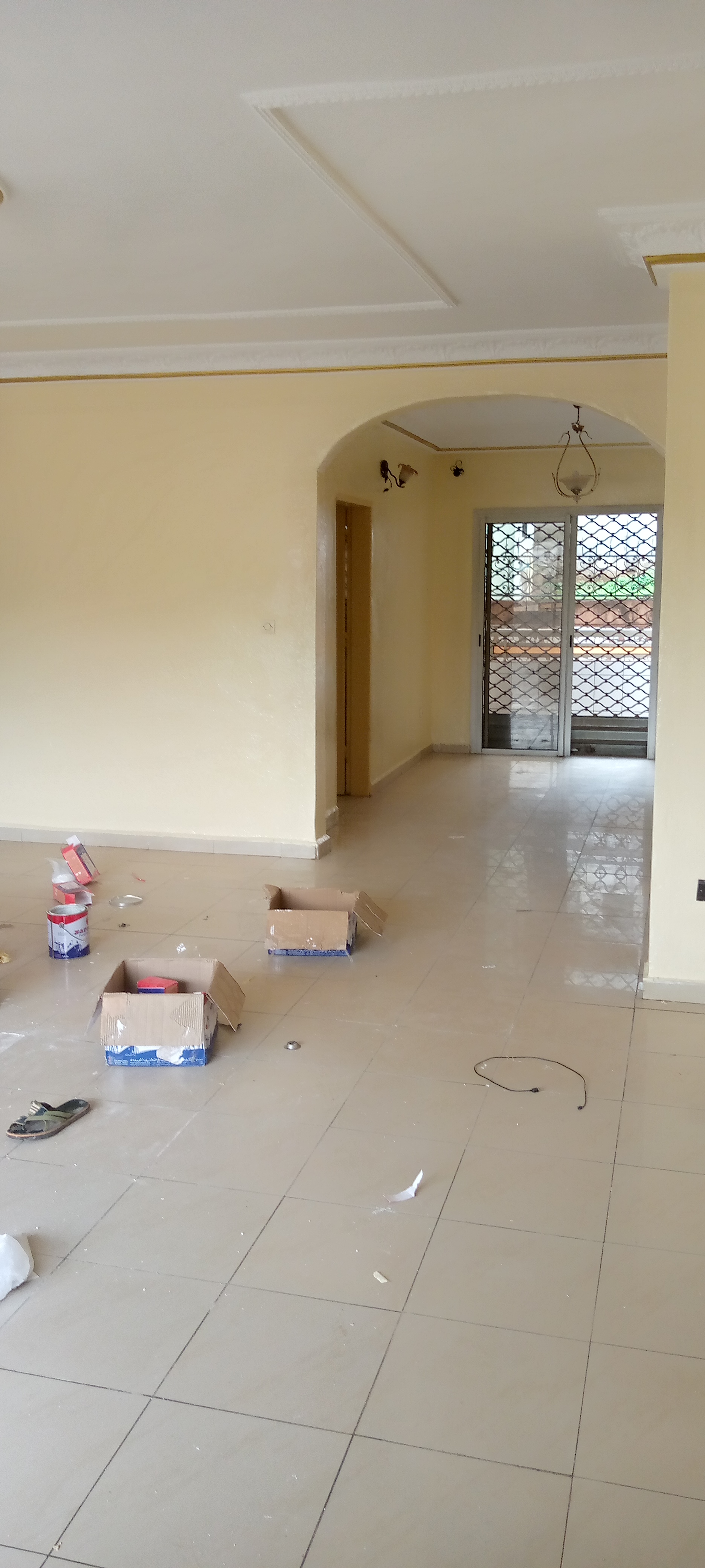 Appartement à louer - Yaoundé, Mfandena, Mandela - 1 salon(s), 3 chambre(s), 2 salle(s) de bains - 300 000 FCFA / mois
