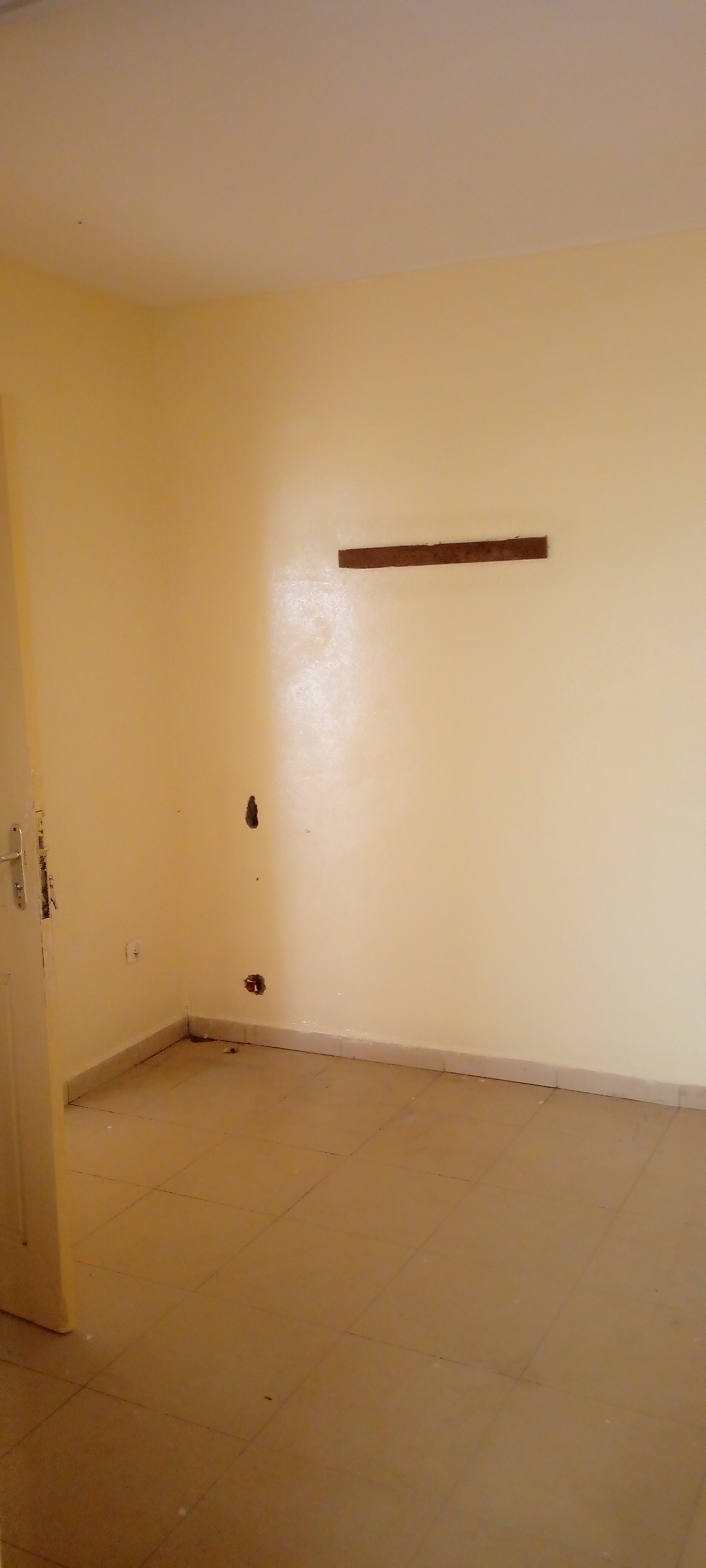Appartement à louer - Yaoundé, Mfandena, Mandela - 1 salon(s), 3 chambre(s), 2 salle(s) de bains - 300 000 FCFA / mois