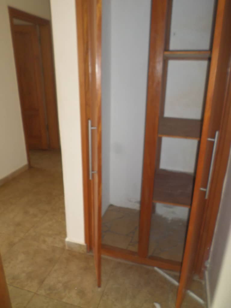 Apartment to rent - Yaoundé, Bastos, Bastos - 1 living room(s), 2 bedroom(s), 3 bathroom(s) - 350 000 FCFA / month