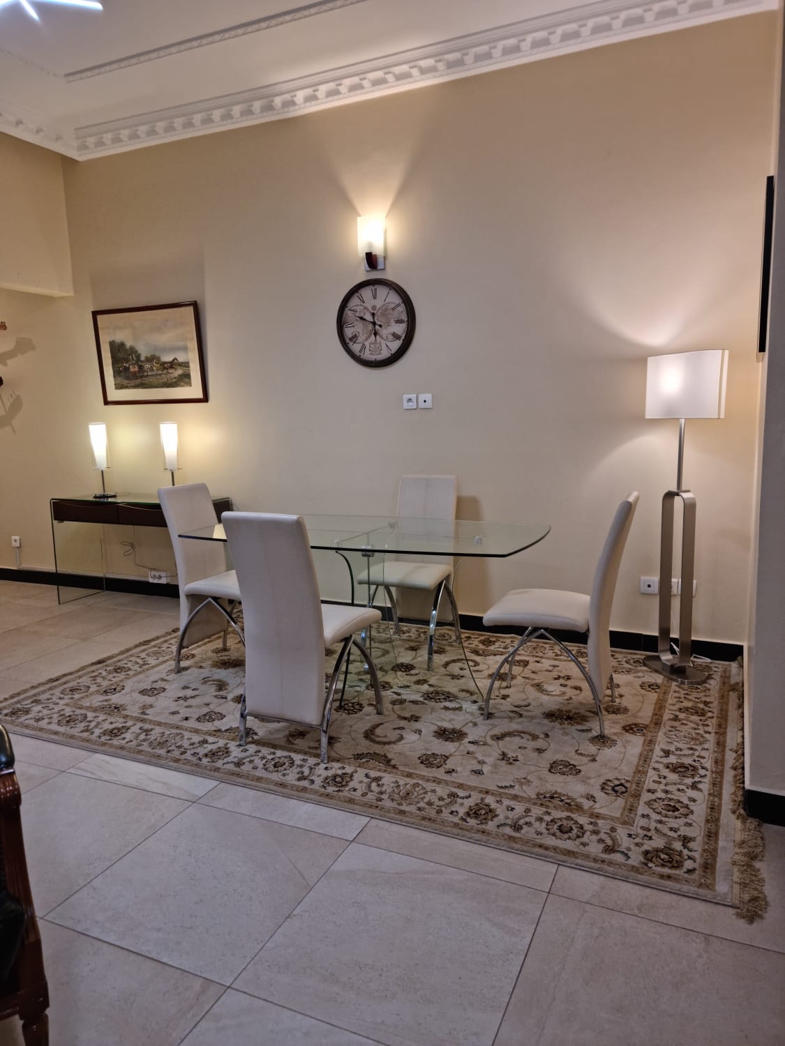 Apartment to rent - Yaoundé, Bastos, Bastos' - 1 living room(s), 3 bedroom(s), 4 bathroom(s) - 2 500 000 FCFA / month