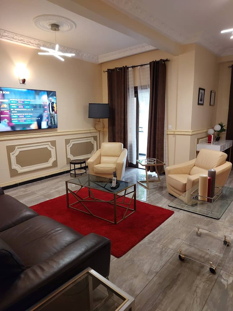 Apartment to rent - Yaoundé, Bastos, Bastos - 1 living room(s), 3 bedroom(s), 3 bathroom(s) - 2 500 000 FCFA / month