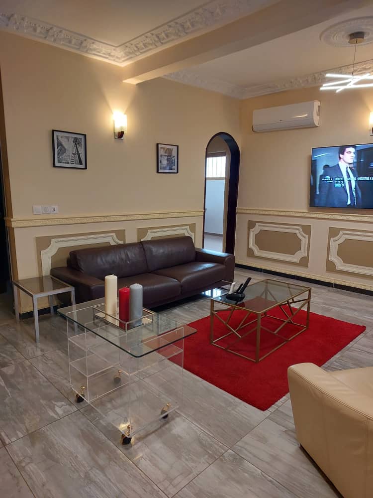 Apartment to rent - Yaoundé, Bastos, Bastos - 1 living room(s), 3 bedroom(s), 3 bathroom(s) - 2 500 000 FCFA / month