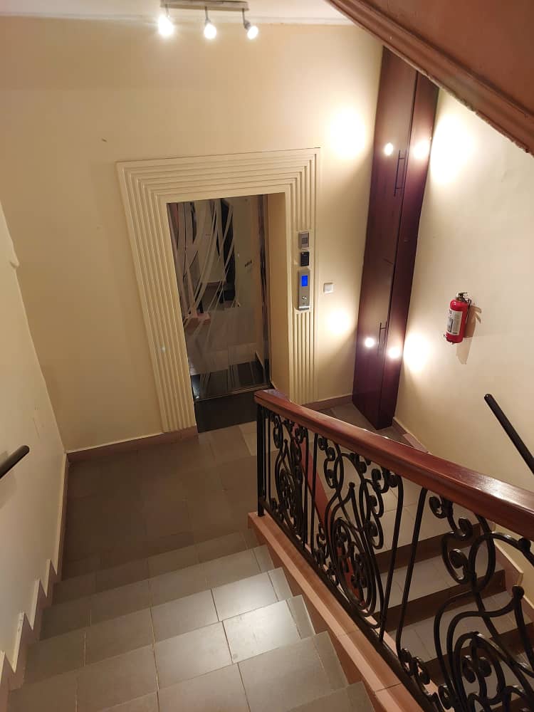 Apartment to rent - Yaoundé, Bastos, Bastos - 1 living room(s), 3 bedroom(s), 3 bathroom(s) - 2 500 000 FCFA / month