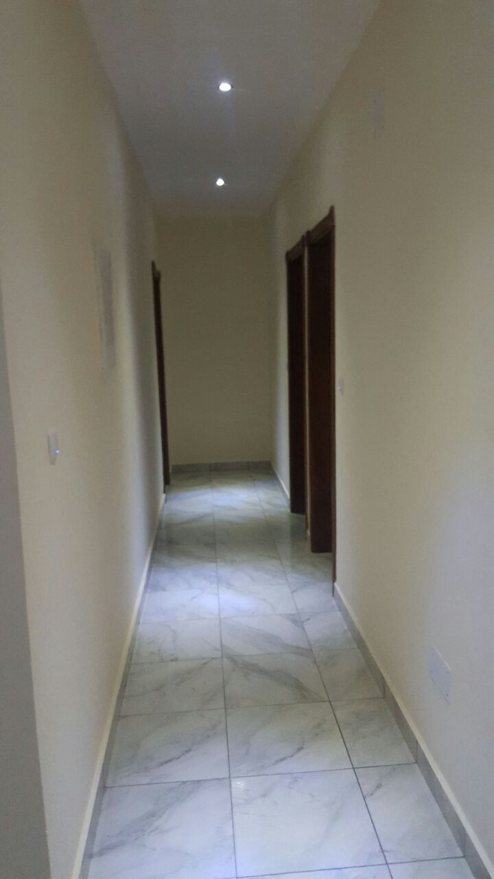 Appartement à louer - Yaoundé, Bastos, Bastos - 1 salon(s), 3 chambre(s), 4 salle(s) de bains - 900 000 FCFA / mois