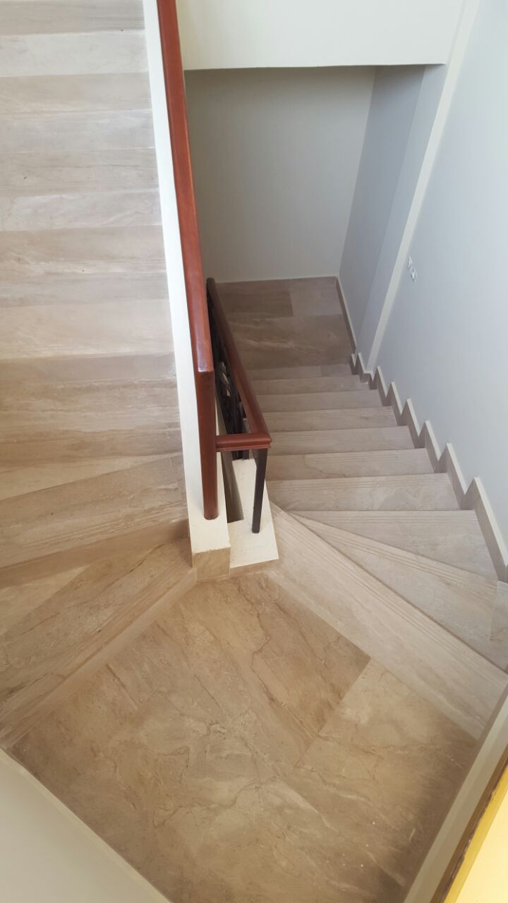 Appartement à louer - Yaoundé, Bastos, Bastos - 1 salon(s), 3 chambre(s), 4 salle(s) de bains - 900 000 FCFA / mois