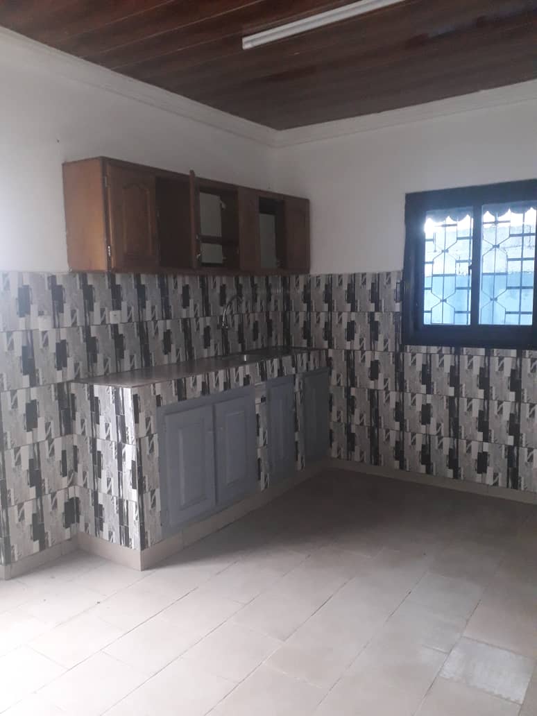 Office to rent at Yaoundé, Bastos, Bastos - 500 m2 - 500 000 FCFA