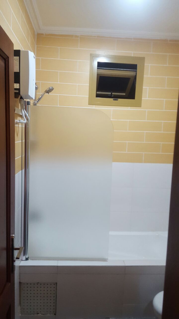 Appartement à louer - Yaoundé, Bastos, Bastos - 1 salon(s), 2 chambre(s), 3 salle(s) de bains - 1 200 000 FCFA / mois