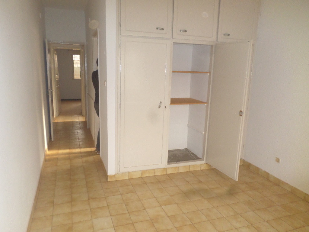Apartment to rent - Yaoundé, Bastos, Bastos - 1 living room(s), 3 bedroom(s), 2 bathroom(s) - 350 000 FCFA / month