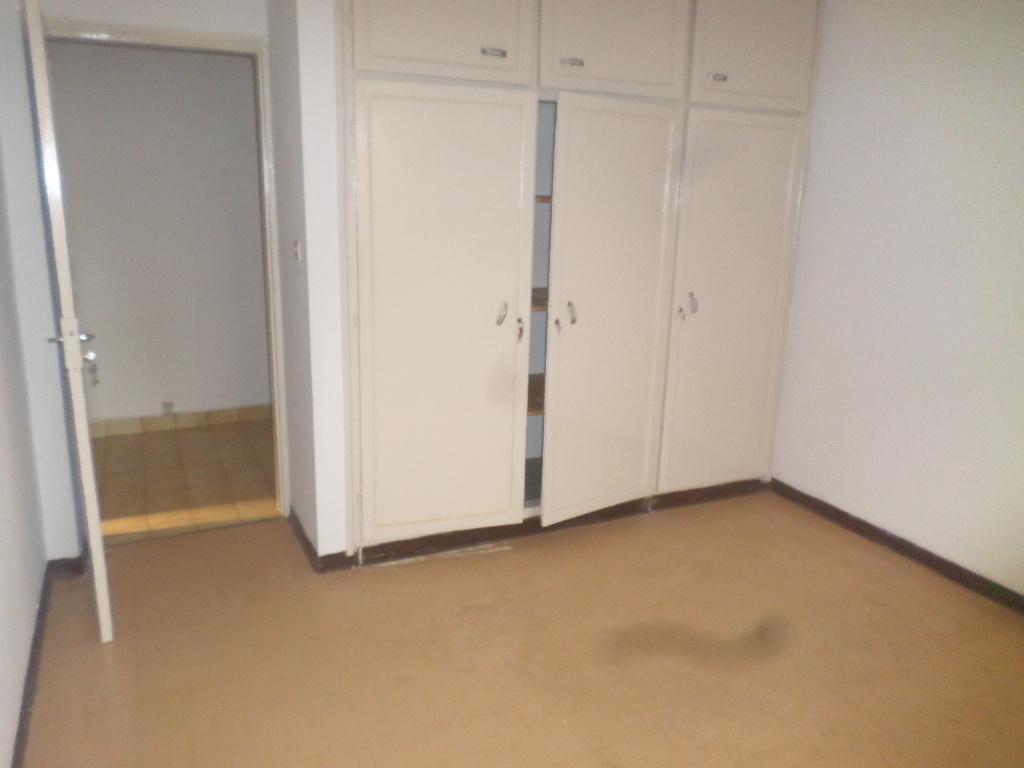 Apartment to rent - Yaoundé, Bastos, Bastos - 1 living room(s), 3 bedroom(s), 2 bathroom(s) - 350 000 FCFA / month