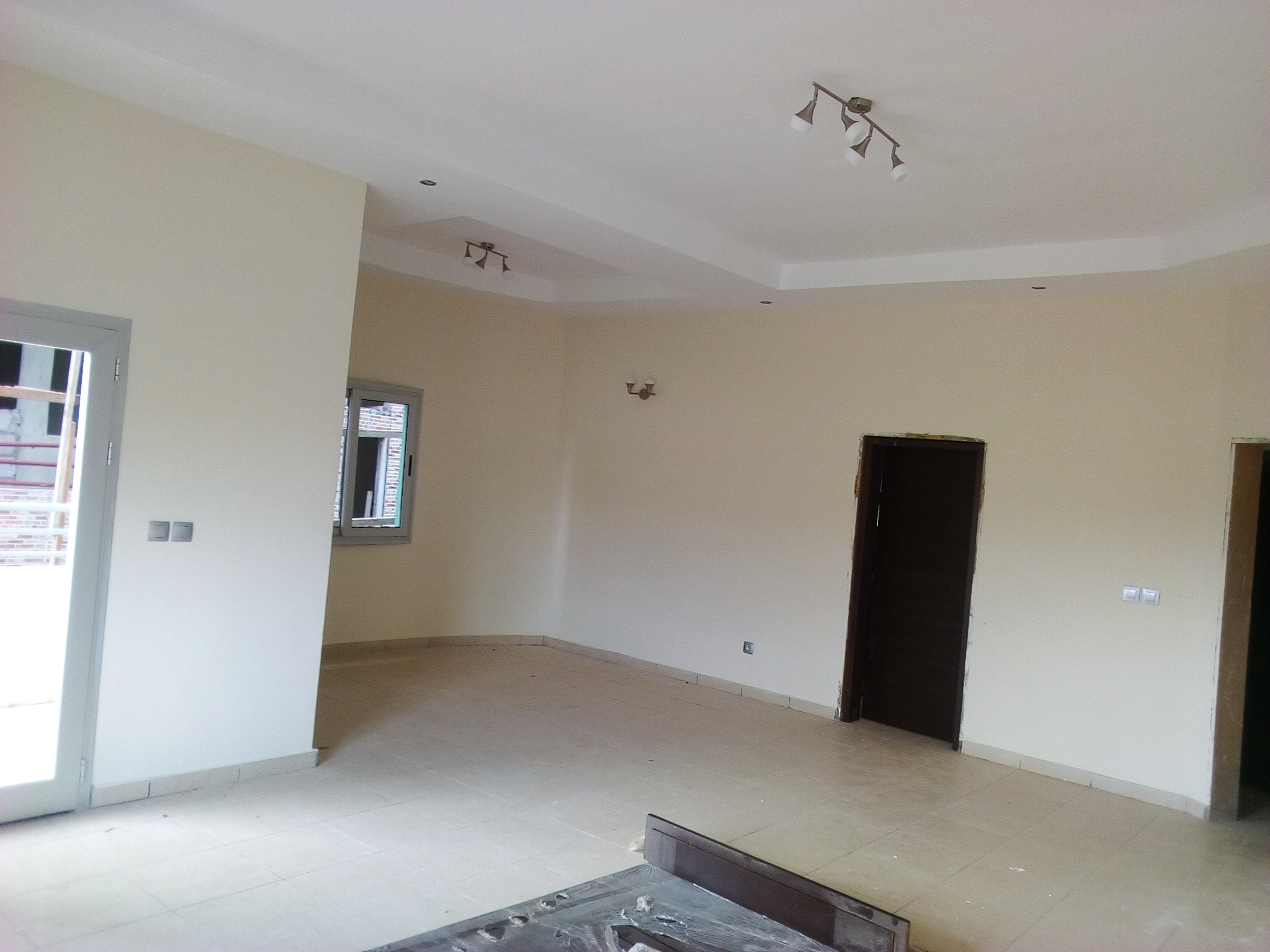 Apartment to rent - Yaoundé, Mfandena, Mfandena - 1 living room(s), 2 bedroom(s), 3 bathroom(s) - 300 000 FCFA / month