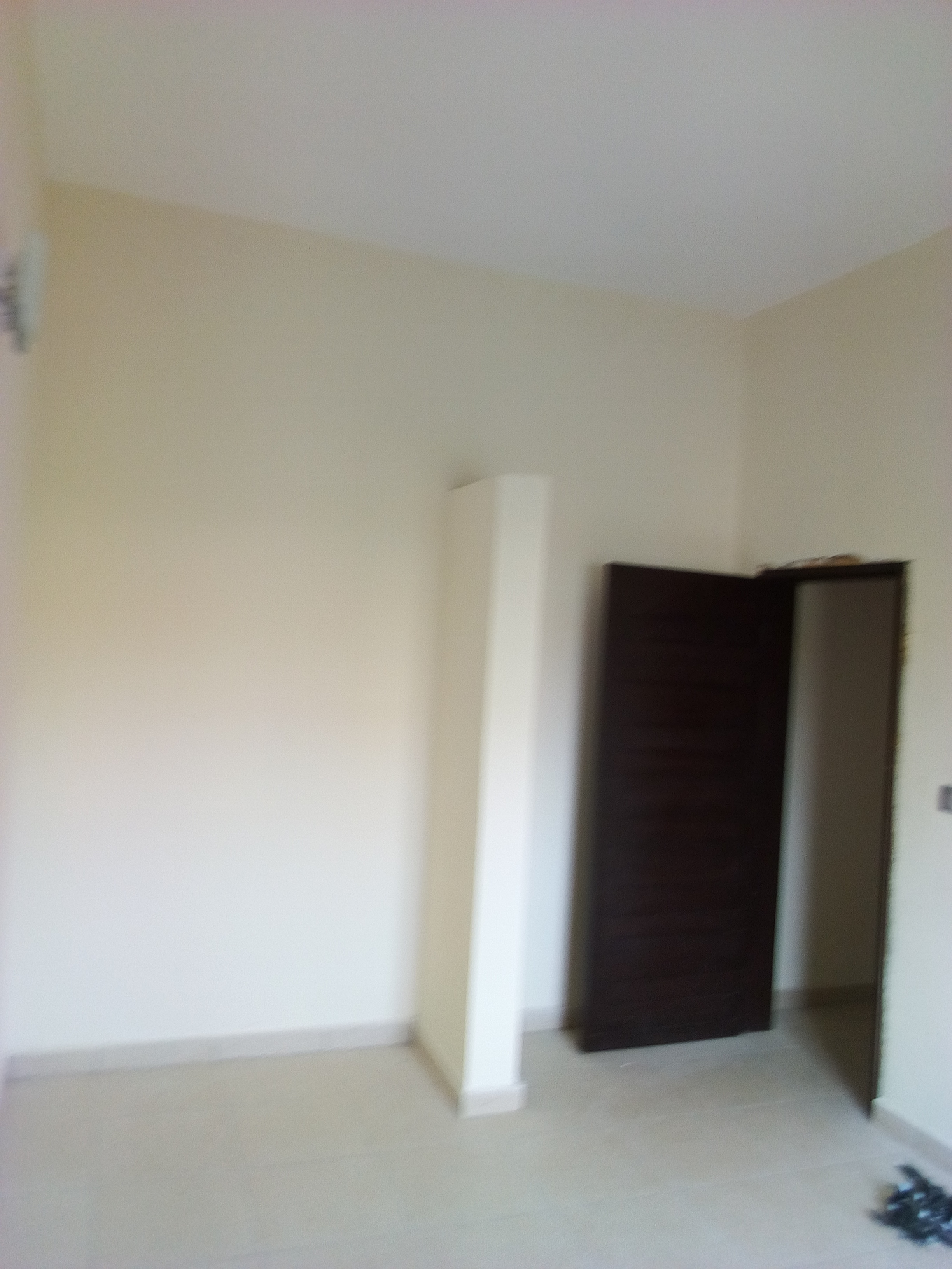 Appartement à louer - Yaoundé, Mfandena, Mfandena - 1 salon(s), 2 chambre(s), 3 salle(s) de bains - 300 000 FCFA / mois