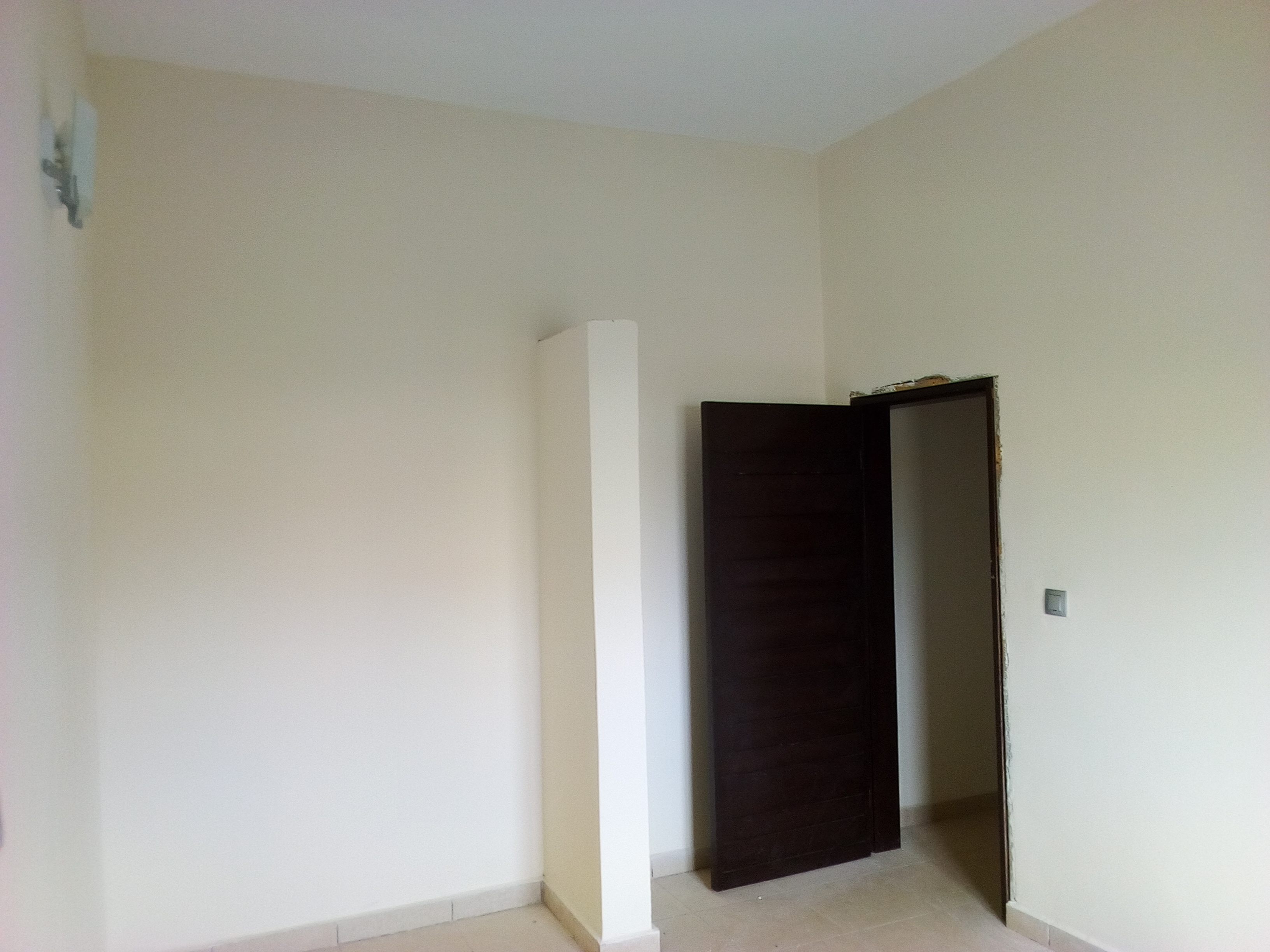 Appartement à louer - Yaoundé, Mfandena, Mfandena - 1 salon(s), 2 chambre(s), 3 salle(s) de bains - 300 000 FCFA / mois