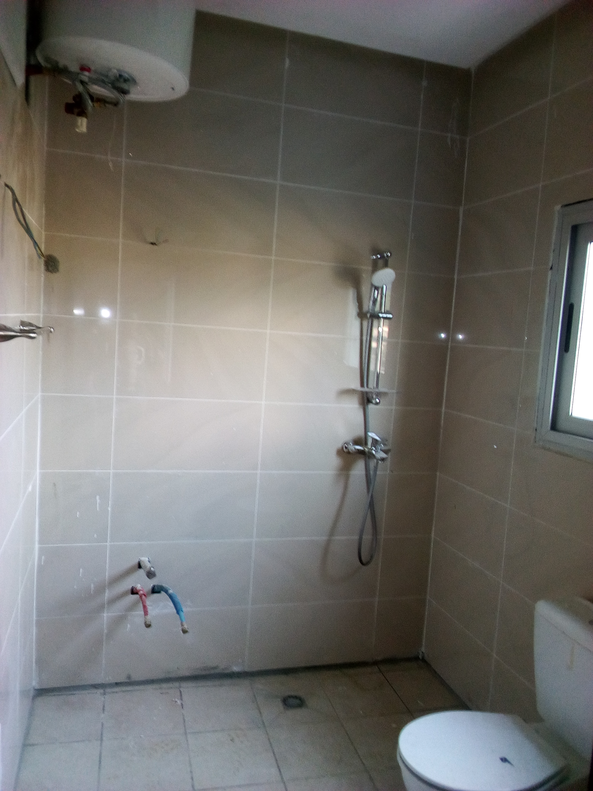 Appartement à louer - Yaoundé, Mfandena, Mfandena - 1 salon(s), 2 chambre(s), 3 salle(s) de bains - 300 000 FCFA / mois