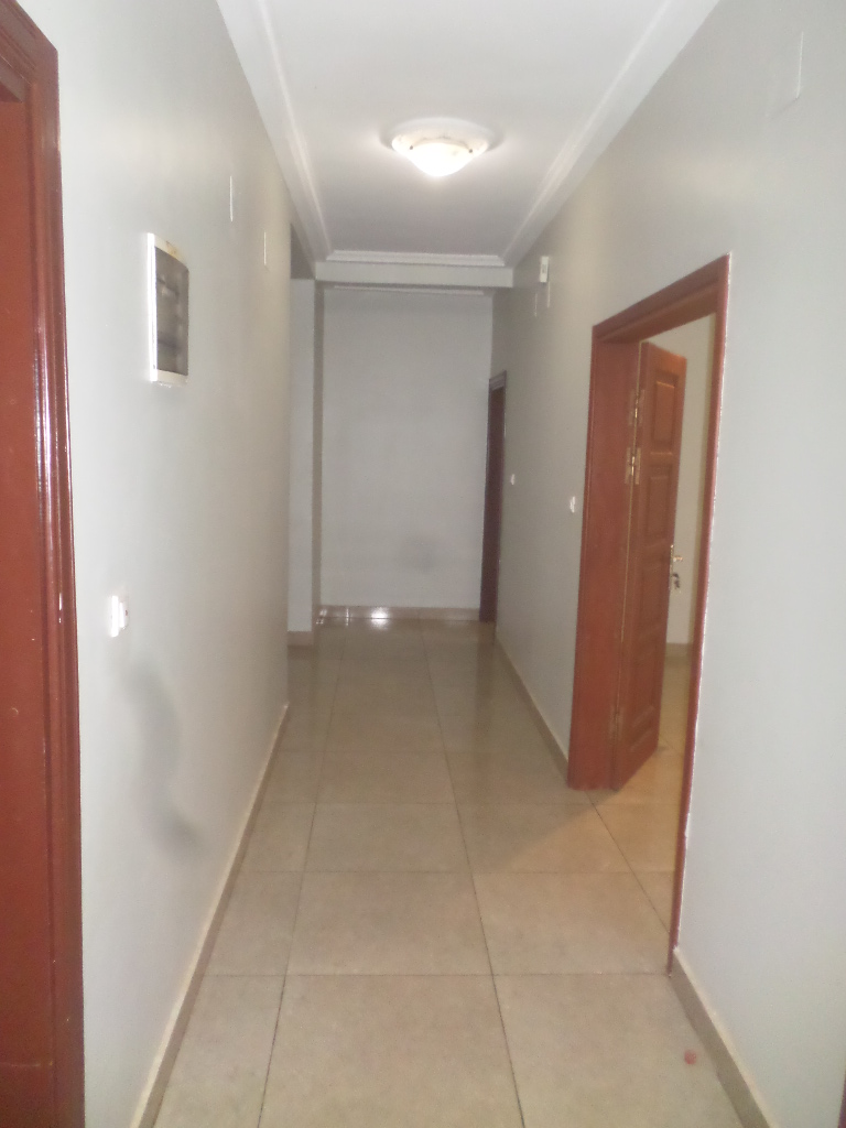 Appartement à louer - Yaoundé, Santa Barbara, Santa Barbara - 1 salon(s), 3 chambre(s), 2 salle(s) de bains - 315 000 FCFA / mois
