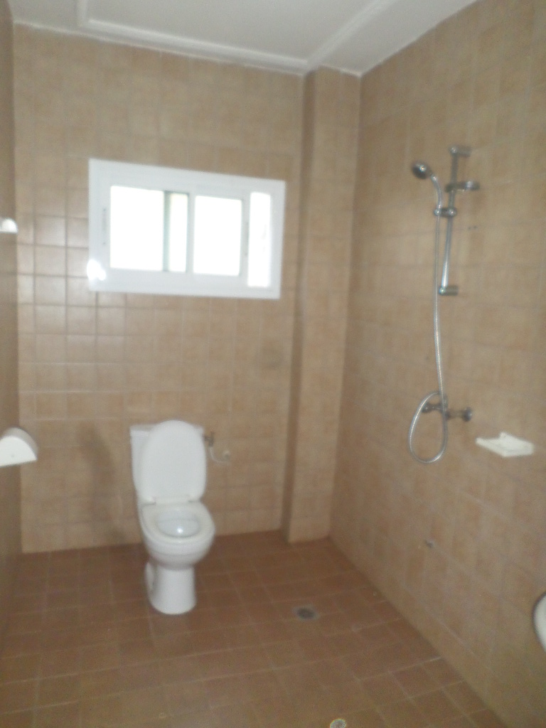 Appartement à louer - Yaoundé, Santa Barbara, Santa Barbara - 1 salon(s), 3 chambre(s), 2 salle(s) de bains - 315 000 FCFA / mois