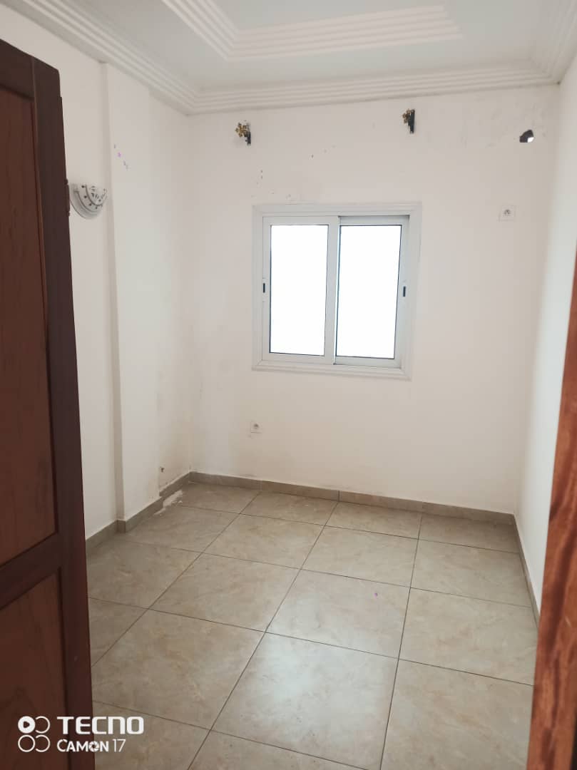 Apartment to rent - Douala, Bonapriso, BONAPRISO - 1 living room(s), 1 bedroom(s), 1 bathroom(s) - 300 000 FCFA / month