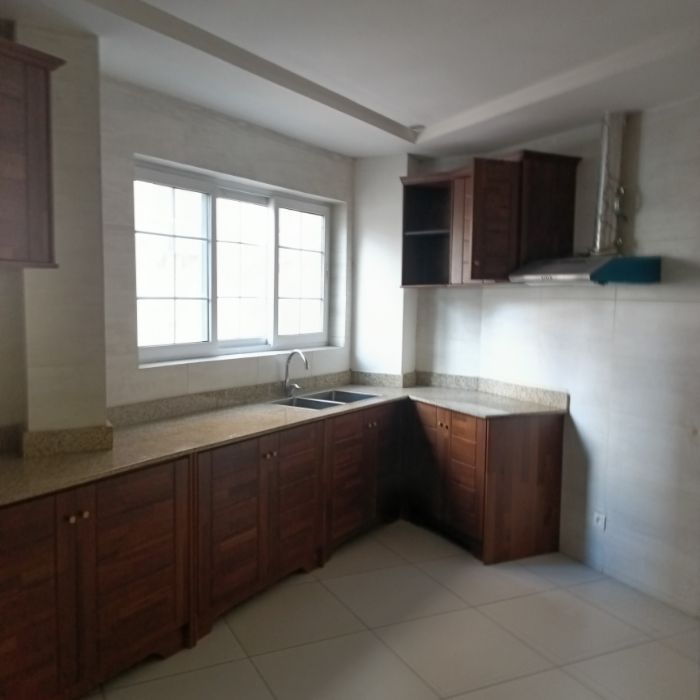 Apartment to rent - Yaoundé, Bastos, Bastos - 1 living room(s), 2 bedroom(s), 3 bathroom(s) - 750 000 FCFA / month