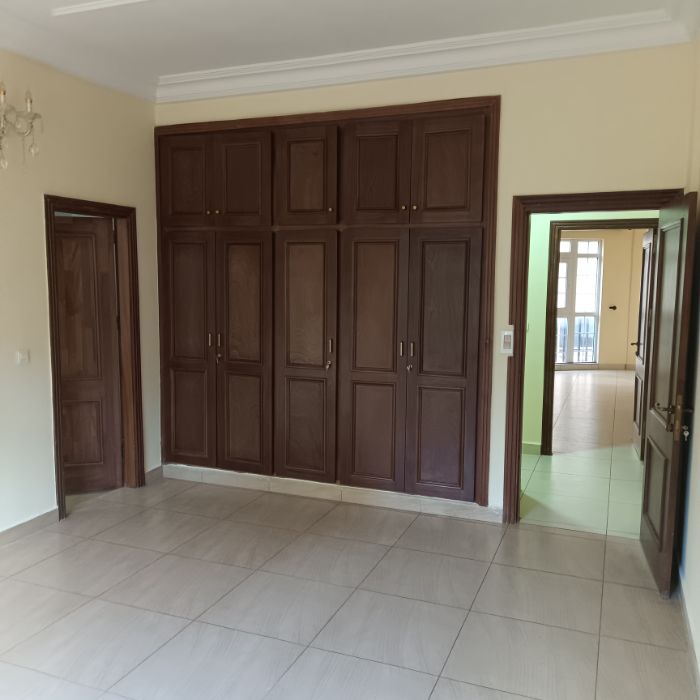 Apartment to rent - Yaoundé, Bastos, Bastos - 1 living room(s), 2 bedroom(s), 3 bathroom(s) - 750 000 FCFA / month