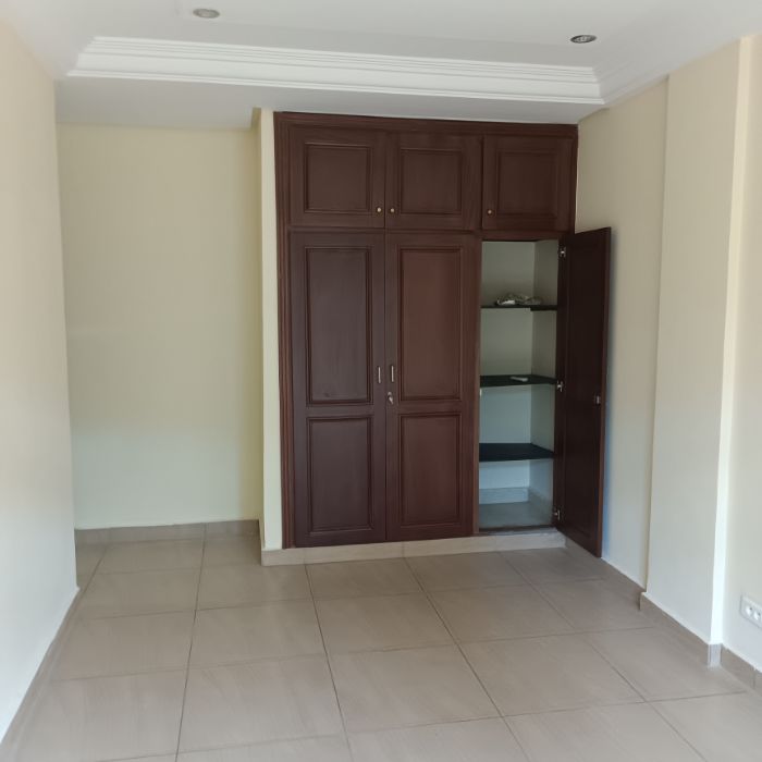 Apartment to rent - Yaoundé, Bastos, Bastos - 1 living room(s), 2 bedroom(s), 3 bathroom(s) - 750 000 FCFA / month