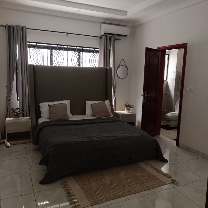 Apartment to rent - Yaoundé, Bastos, Bastos - 1 living room(s), 3 bedroom(s), 4 bathroom(s) - 3 000 000 FCFA / month