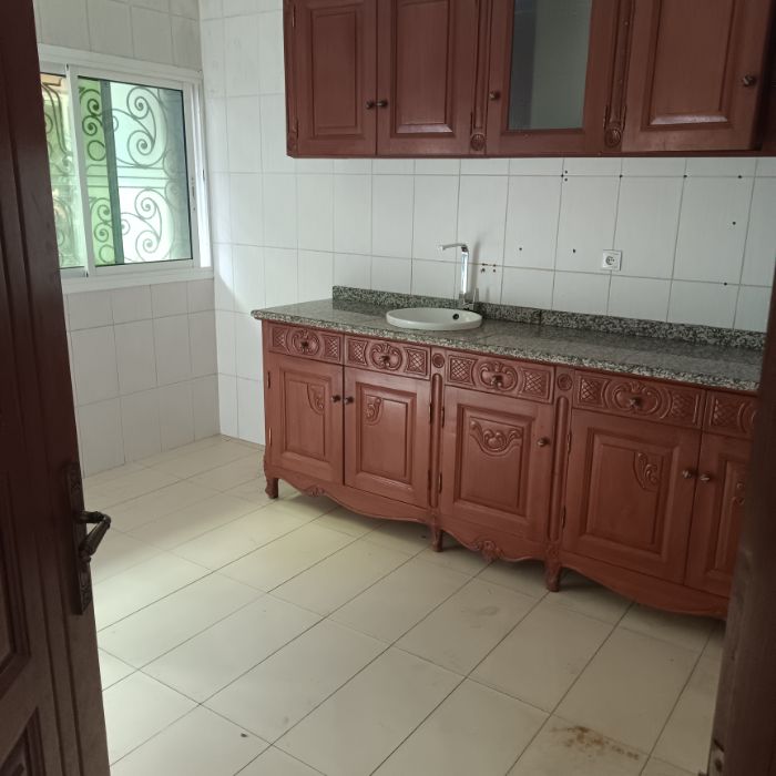 Apartment to rent - Yaoundé, Bastos, Bastos - 1 living room(s), 3 bedroom(s), 3 bathroom(s) - 800 000 FCFA / month