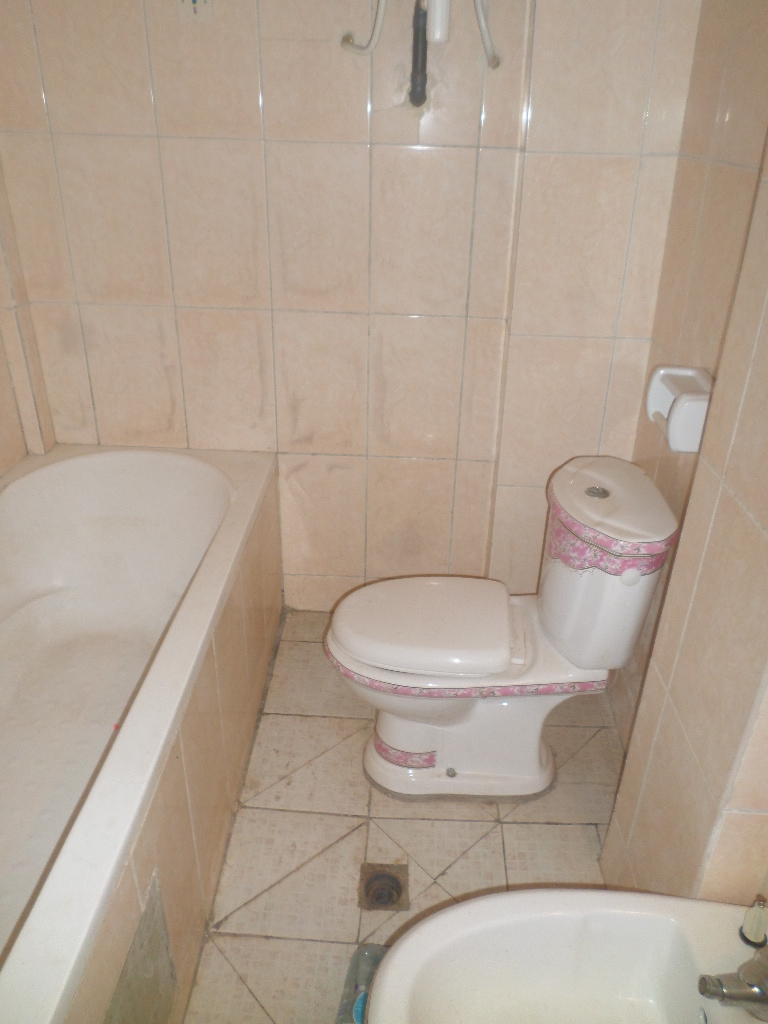 Apartment to rent - Yaoundé, Bastos, Golf - 1 living room(s), 2 bedroom(s), 3 bathroom(s) - 550 000 FCFA / month