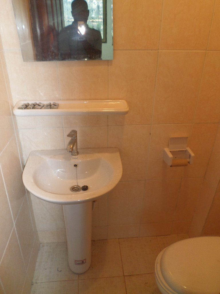 Apartment to rent - Yaoundé, Bastos, Golf - 1 living room(s), 2 bedroom(s), 3 bathroom(s) - 550 000 FCFA / month