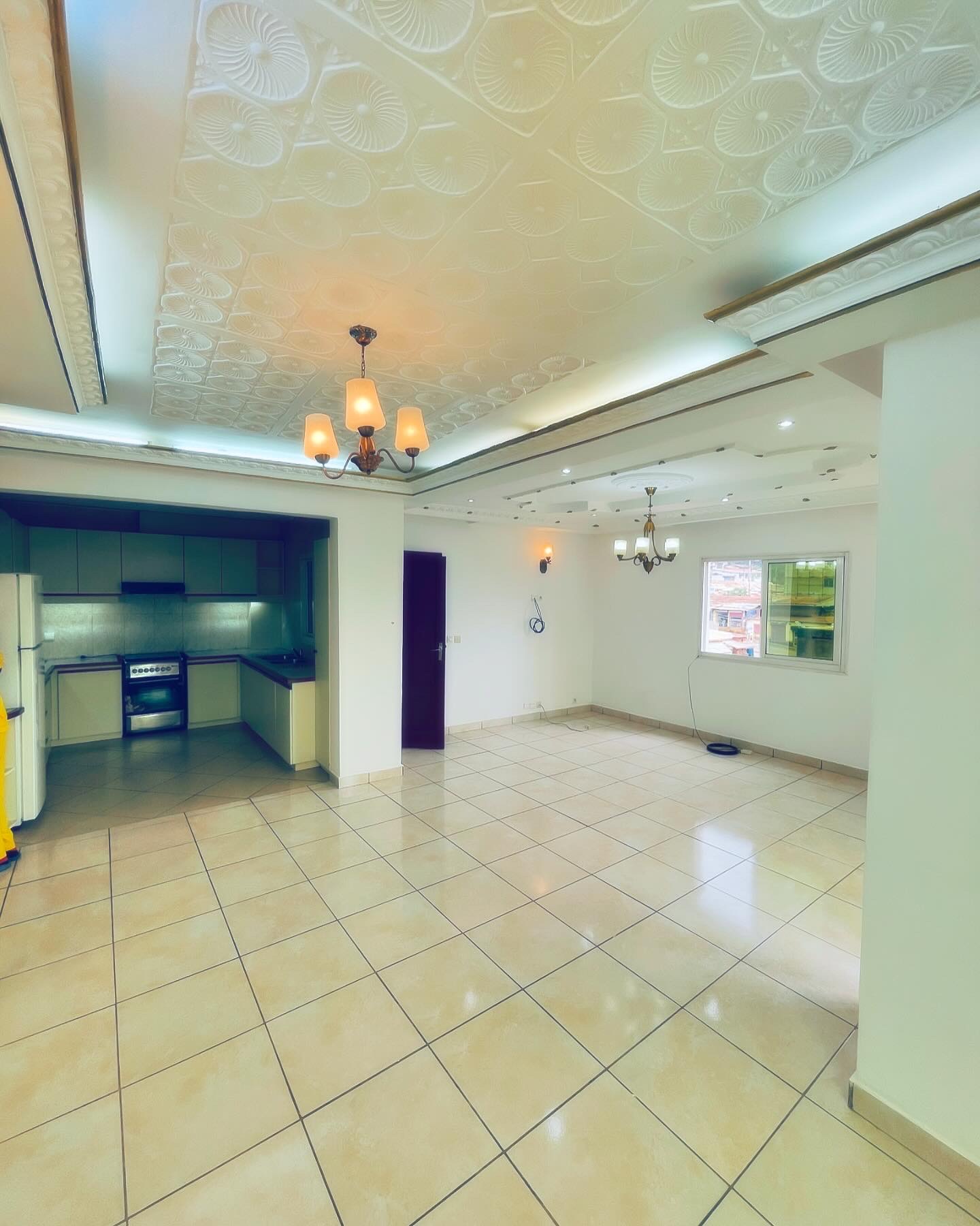 Appartement à louer - Yaoundé, Biyem-Assi, Nsimeyong - 1 salon(s), 2 chambre(s), 1 salle(s) de bains - 250 000 FCFA / mois