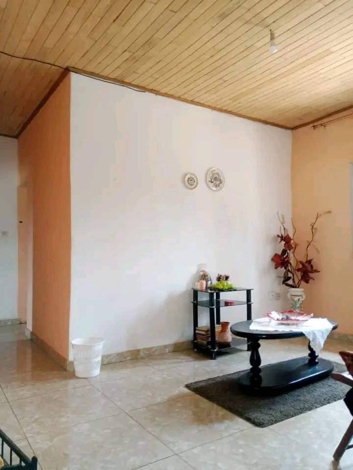 House (Duplex) for sale - Yaoundé, Eleveur, fougerolle - 3 living room(s), 6 bedroom(s), 5 bathroom(s) - 125 000 000 FCFA / month